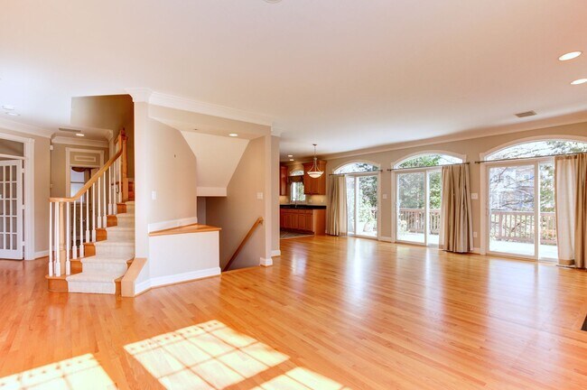 Building Photo - Lovely and Sought After Home for Rent in t...