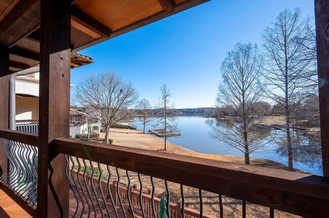 Building Photo - 475 Cuscowilla Dr