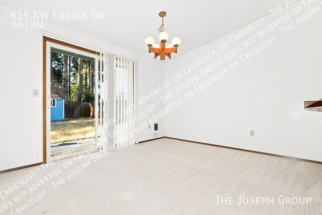 Building Photo - 619 NW Ensign Dr