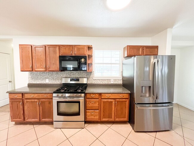 Building Photo - Available NOW!!!! Beautiful 3 bedroom, 2 bath home with covered patio and fenced yard.