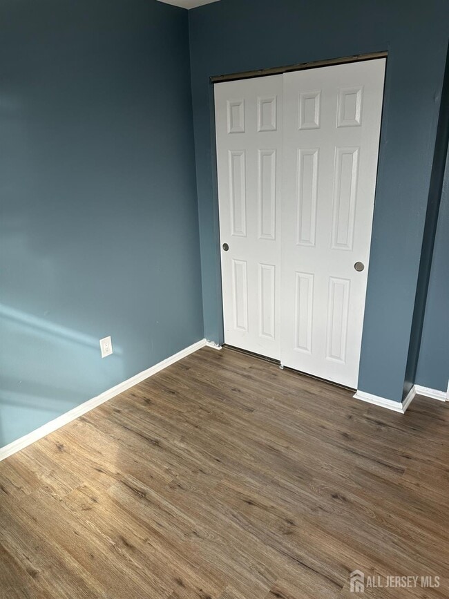 Building Photo - 7 Logan Ct