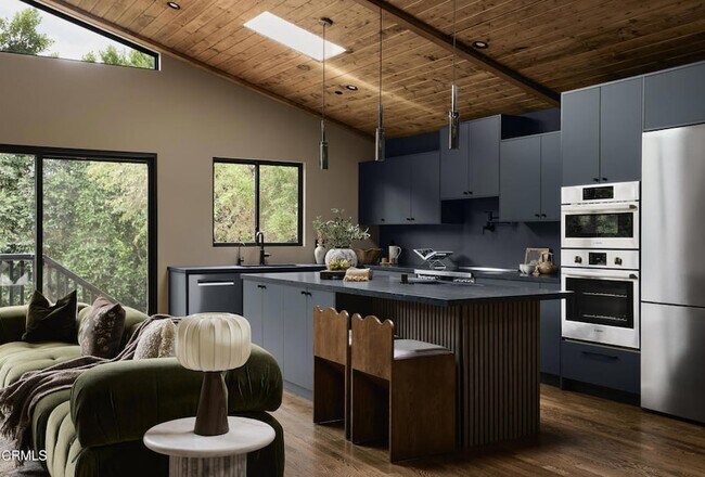 Building Photo - 12406 La Maida St