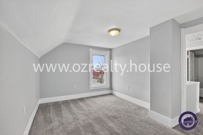 Building Photo - 3377 Lagrange St