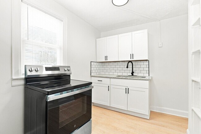 Building Photo - 397 Catherine St