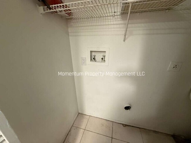 Building Photo - BEAUTIFUL REMODELED 3/2 IN CLEARWATER!! AVAILABLE FOR IMMEDIATE MOVE IN!!