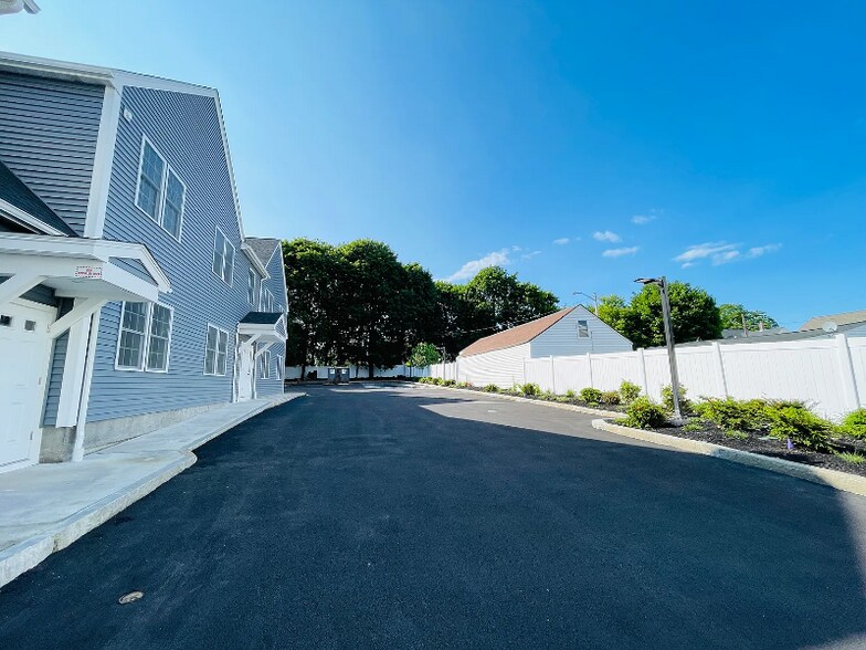 Building Photo - 487 Lincoln St