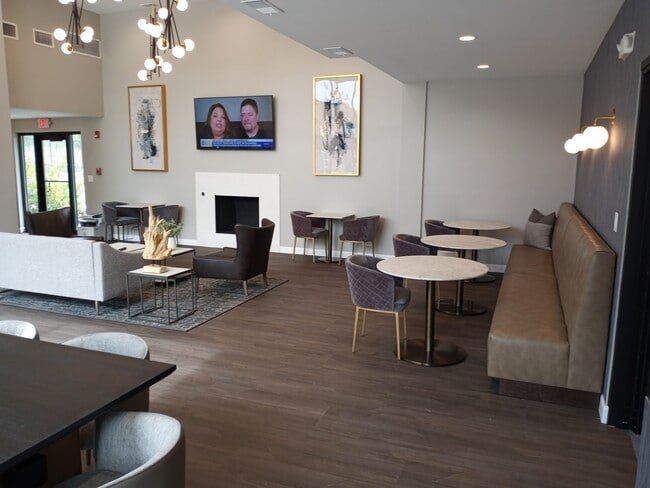 Building Photo - 1910 Chestnut Ave