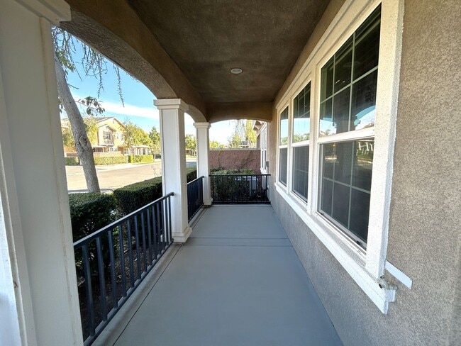 Building Photo - NATURE TRAIL CHINO  (5 BED, 2.5 BATH)