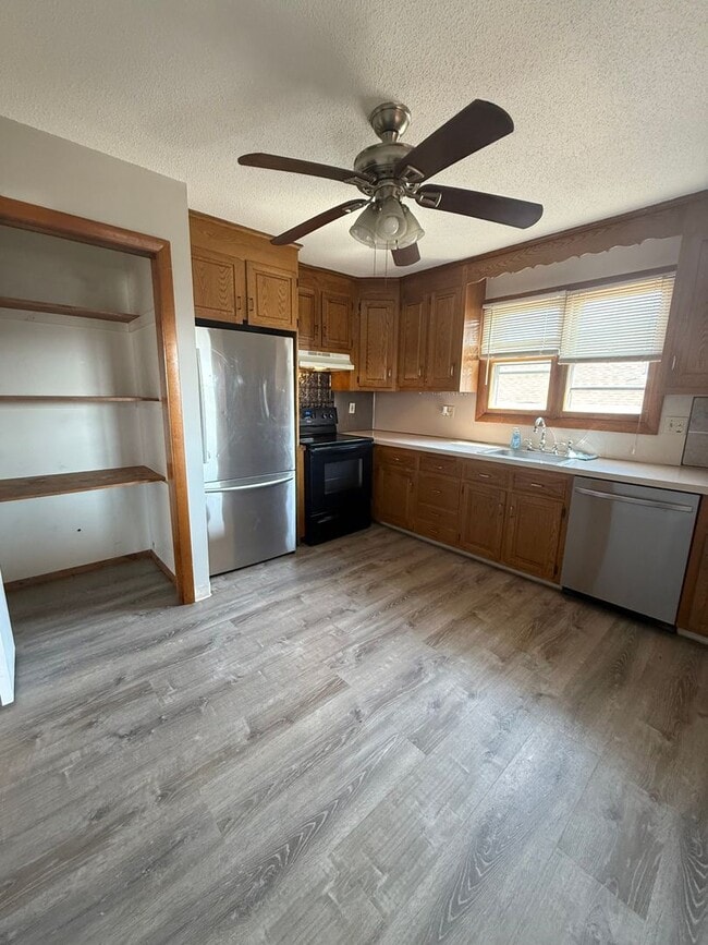 Building Photo - 66 Wynola Ave