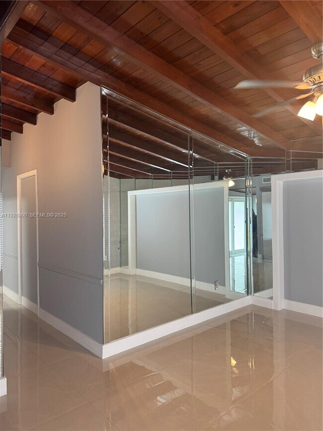 Building Photo - 881 Hialeah Dr