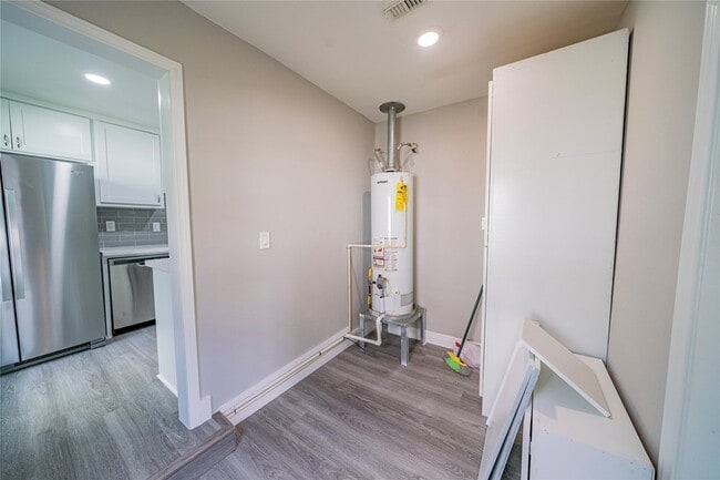 Building Photo - 5718 Cherry St