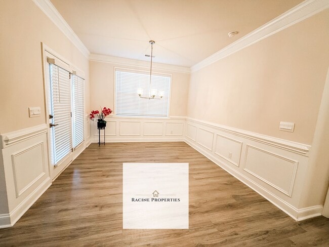 Building Photo - Beautiful, Cozy Home in Greenville!