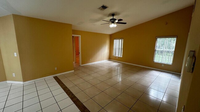 Building Photo - SPACIOUS 4-BEDROOM HOME WITH SCREENED POOL IN SE CAPE CORAL