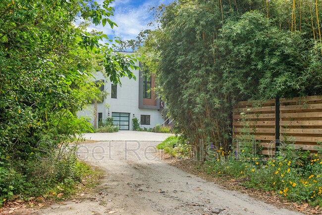 Building Photo - 665 Daniel Whaley Rd