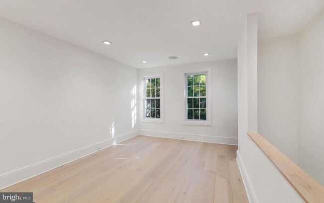 Building Photo - 1664 Avon Pl NW