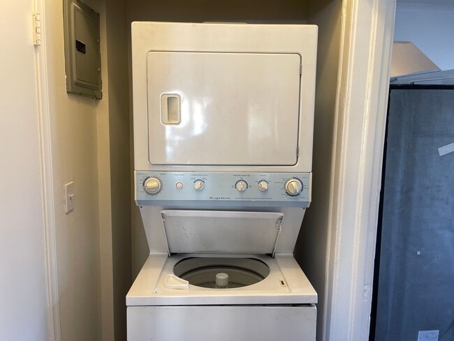 Building Photo - KENWOOD