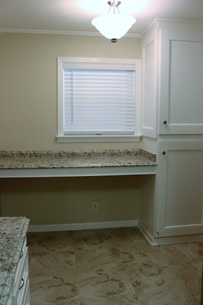 Building Photo - Bossier City, LA - 71112 - Beautifully upd...