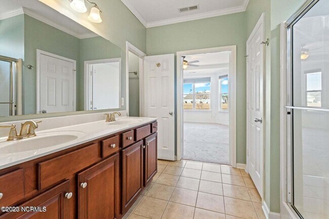 Building Photo - BEAUTIFUL HOME AVAILABLE APRIL 1ST