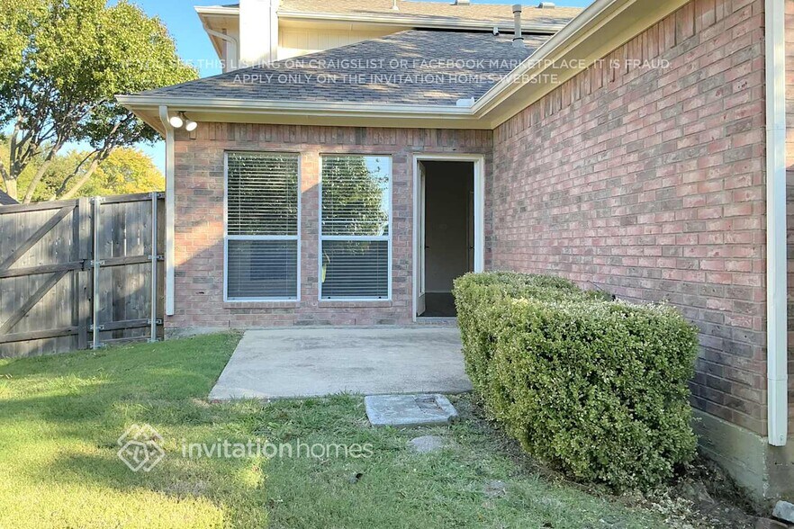 Building Photo - 1755 Cresthill Dr