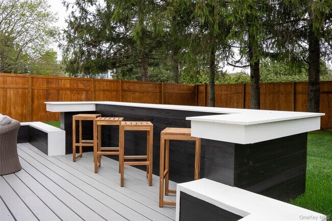 Building Photo - 17 Underhill Dr