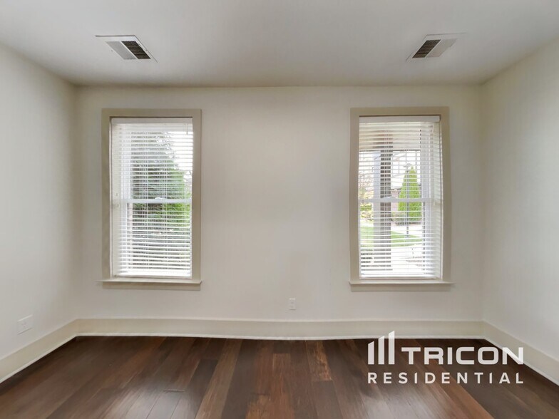Building Photo - 1224 Hillwood Private Cove