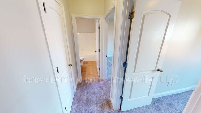 Building Photo - 939 Squires Pt