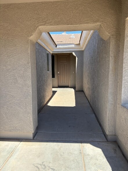 Building Photo - 3131 S Chatsworth Cir