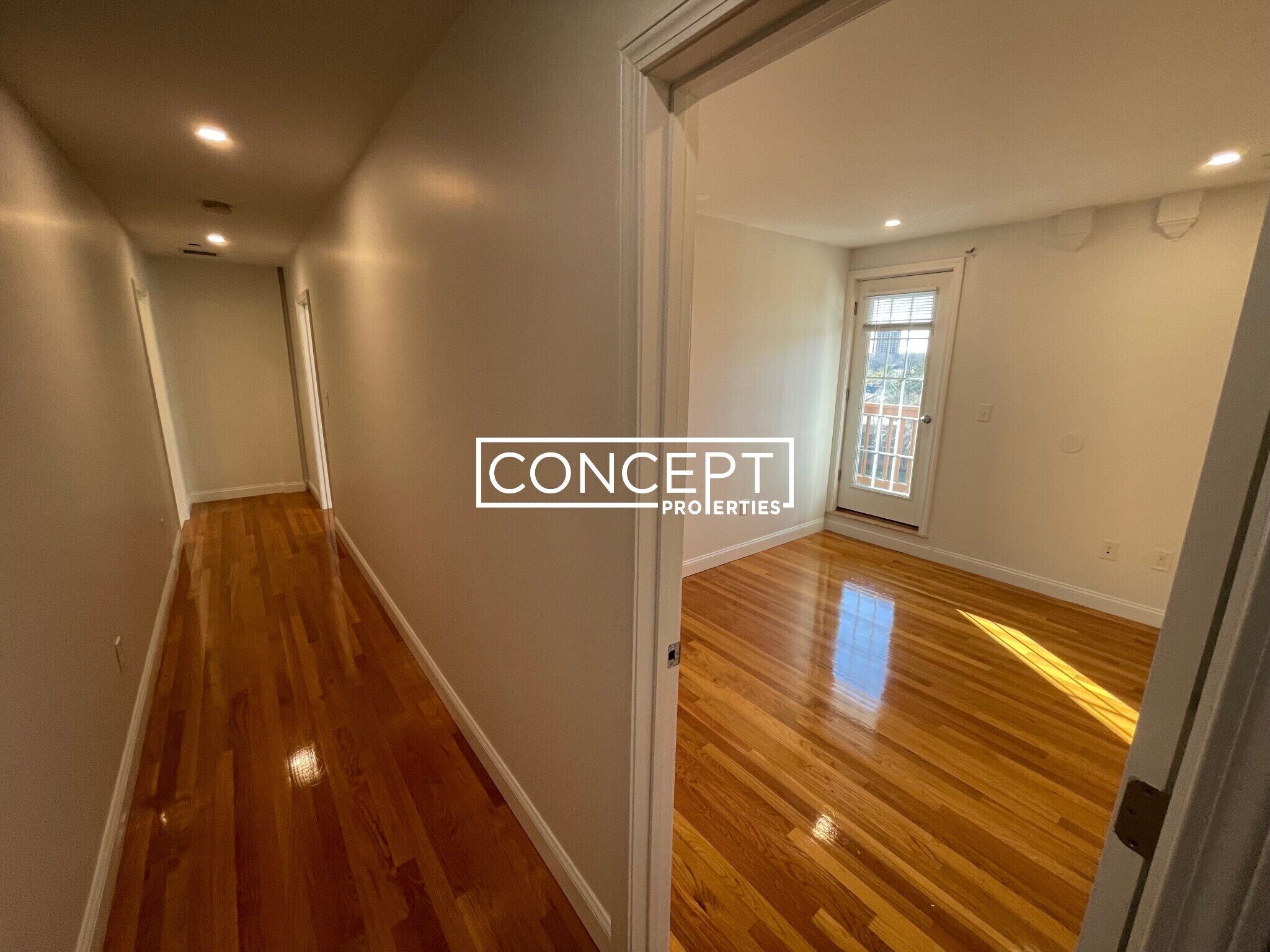 Building Photo - 53 Circuit St