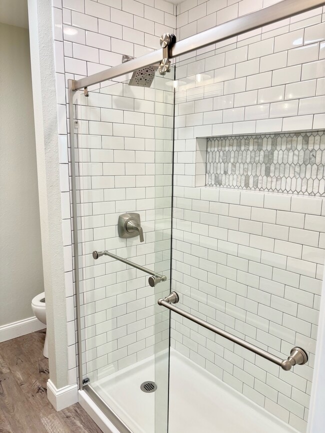 Building Photo - 2121 Oakstream Ave