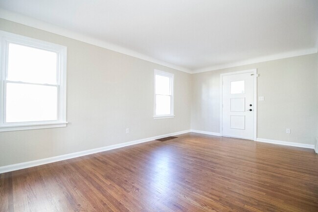 Building Photo - 4353 Lyman Ave