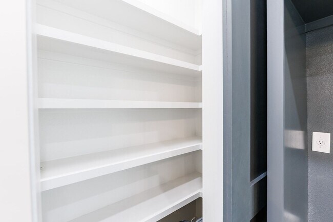 Building Photo - 1704 Elkhart Ave