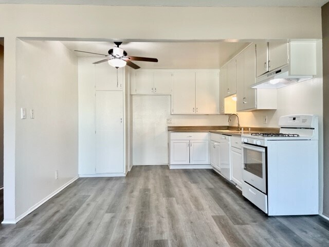 Building Photo - 7732 Cypress Dr