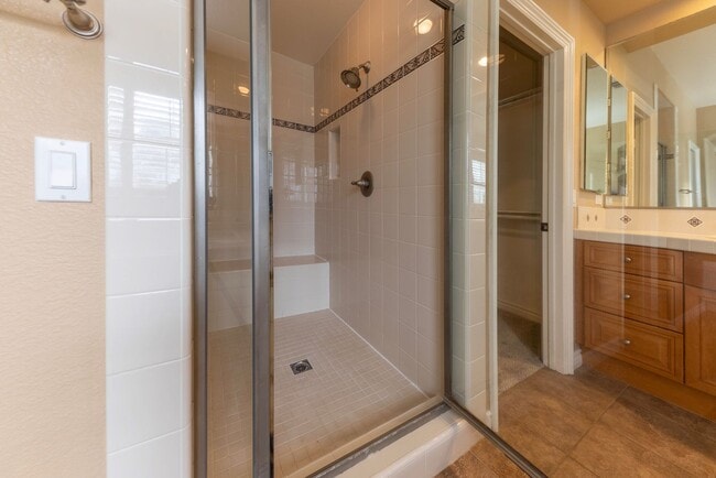 Building Photo - Beautiful 4 Bedroom 4 Bath House with Pool & Spa in Arroyo Vista