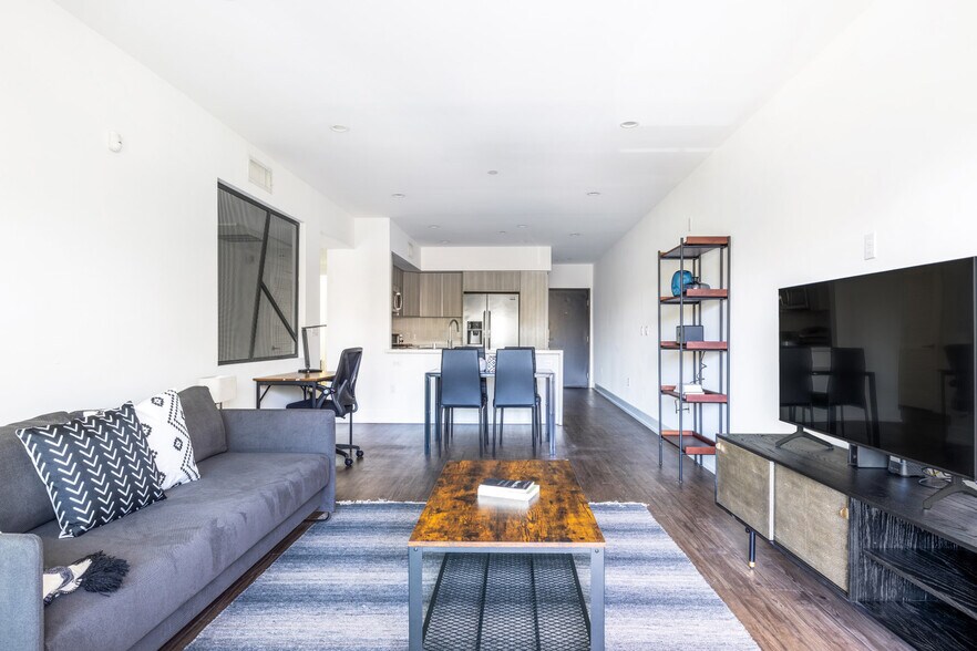 Building Photo - 409 Hayworth Ave