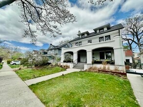 Building Photo - 703 7th Ave