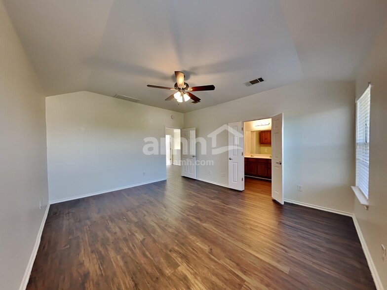 Building Photo - 256 Poplarwood Dr