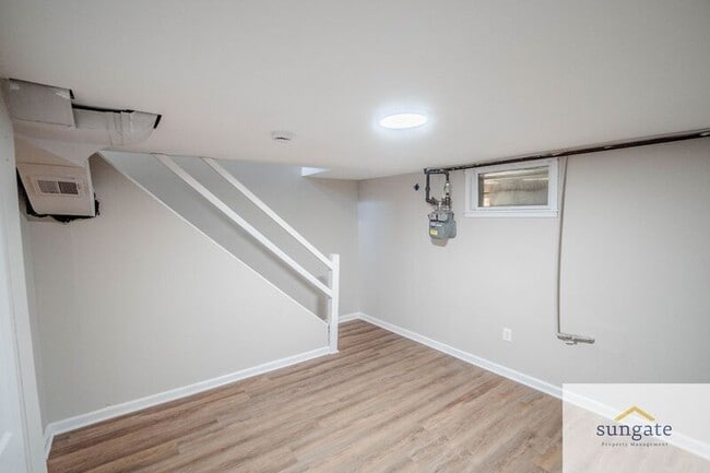 Building Photo - 5318 Patrick Henry Dr