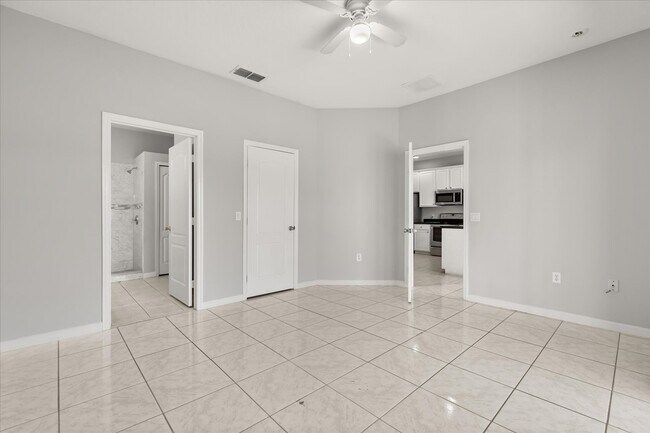 Building Photo - 1000 Vaquero Ln
