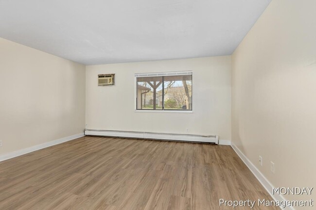 Building Photo - 143 Gaines St SE