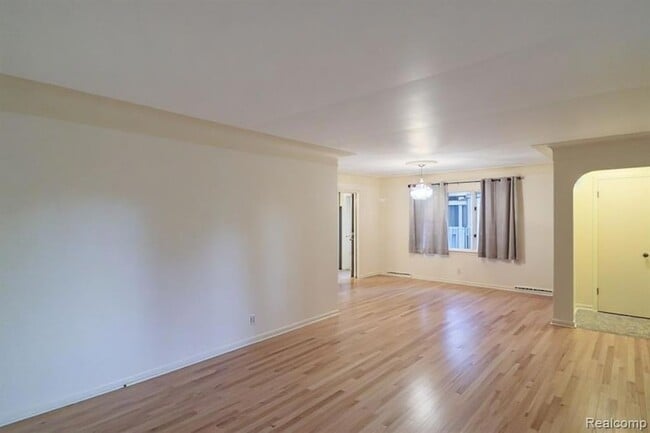 Building Photo - 734 N Monroe St