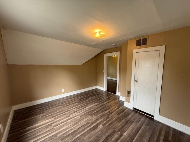 Building Photo - 522 W 23rd St