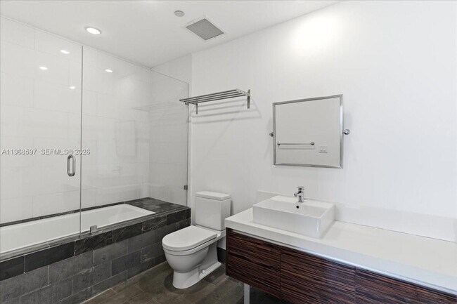 Building Photo - 1100 Biscayne Blvd