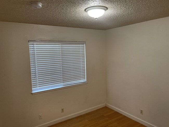 Building Photo - 1412 N Cherry St