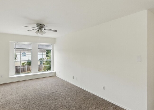 Building Photo - Easy Access to Hwy 90 & Loop 410