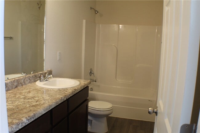 Building Photo - 1078 E Sparrow Cir