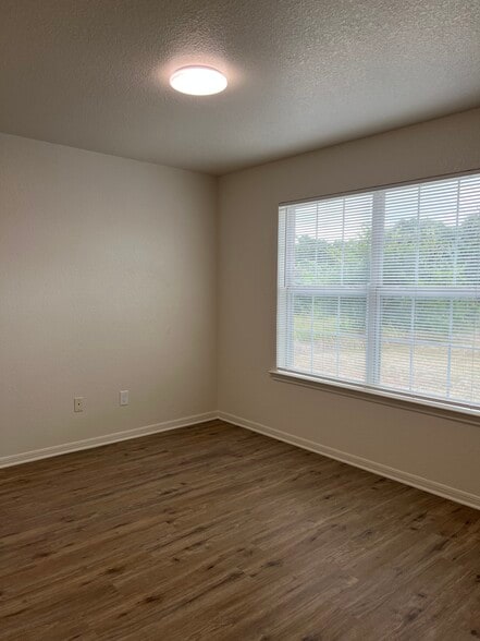 Building Photo - 416 Justin Ln