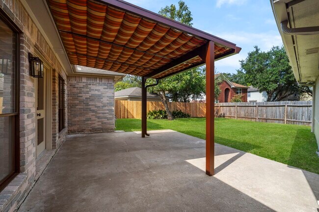 Building Photo - 3223 Country Club Blvd