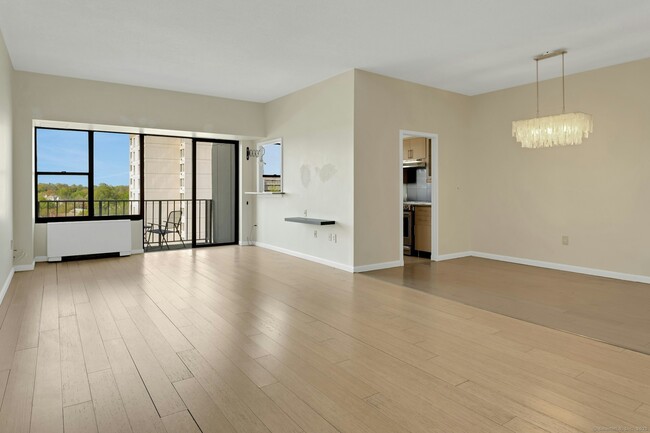 Building Photo - 44 Strawberry Hill Ave