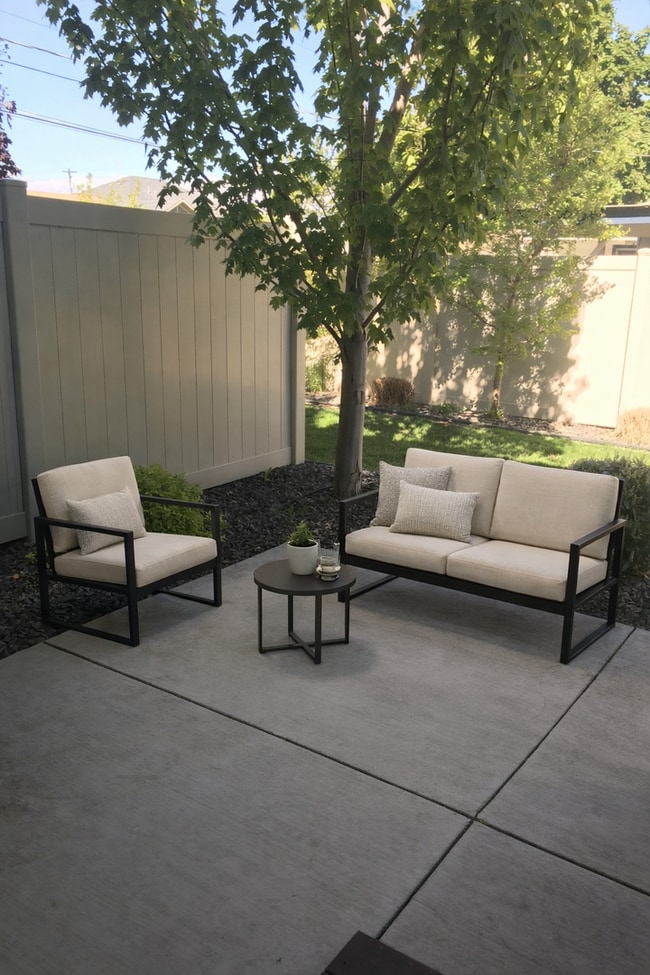 Building Photo - Fresh Price Drop + Move-In Ready: Doesn't Get Any Better Than That!  Oh wait- How about Saving $1...