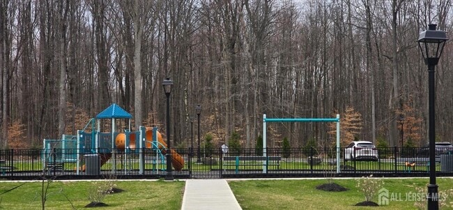 Building Photo - 211 Henderson Rd